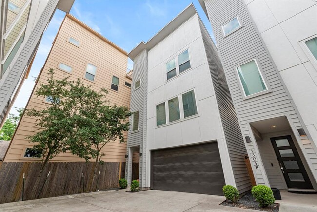 1304 Hussion St in Houston, TX - Building Photo - Building Photo