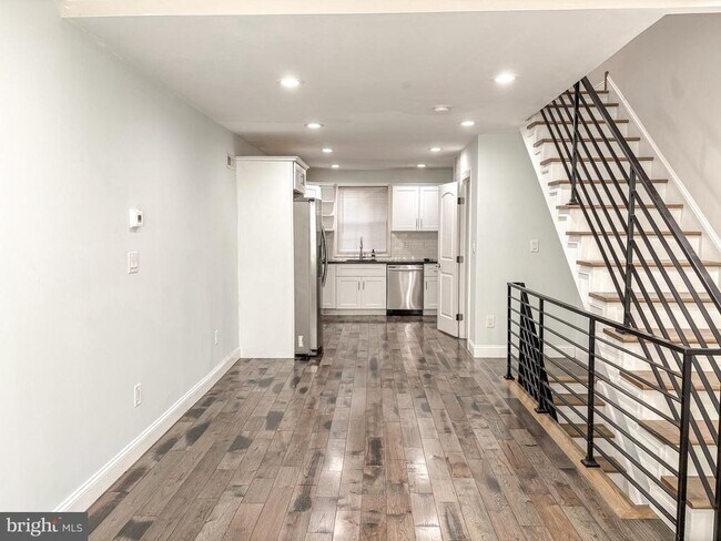 property at 1135 S Mole St