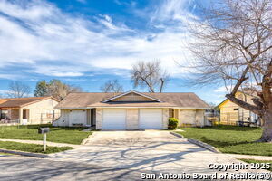 5726 Alnwick St in San Antonio, TX - Building Photo