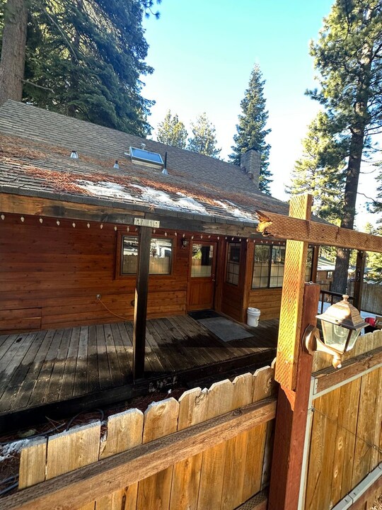 617 Roger Ave in South Lake Tahoe, CA - Building Photo