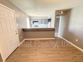 7750 N Coronet Ct in New Orleans, LA - Building Photo - Building Photo
