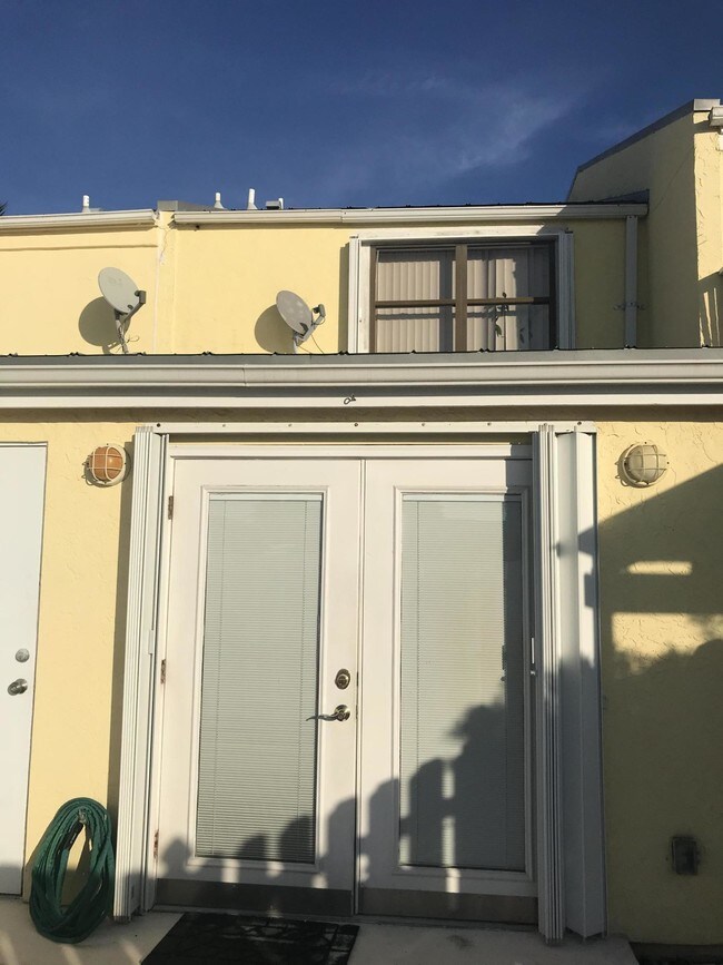 2711 N Hwy A1A-Unit -Unit G in Fort Pierce, FL - Foto de edificio - Building Photo