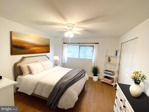 11122 Rock Garden Dr in Fairfax, VA - Building Photo - Building Photo