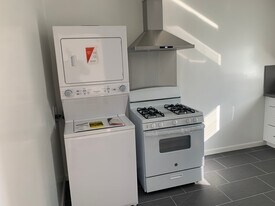 1323 Ashby Ave, Unit Apt D in Berkeley, CA - Building Photo