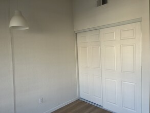 13531 Apricot St in Tustin, CA - Foto de edificio - Building Photo