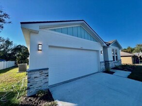 1497 Laredo Ave in Spring Hill, FL - Building Photo - Building Photo