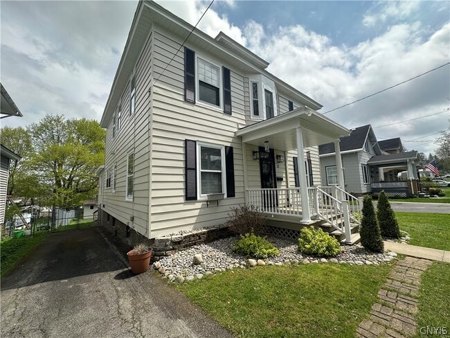 15 Hillside Ave in New Hartford, NY - Foto de edificio - Building Photo