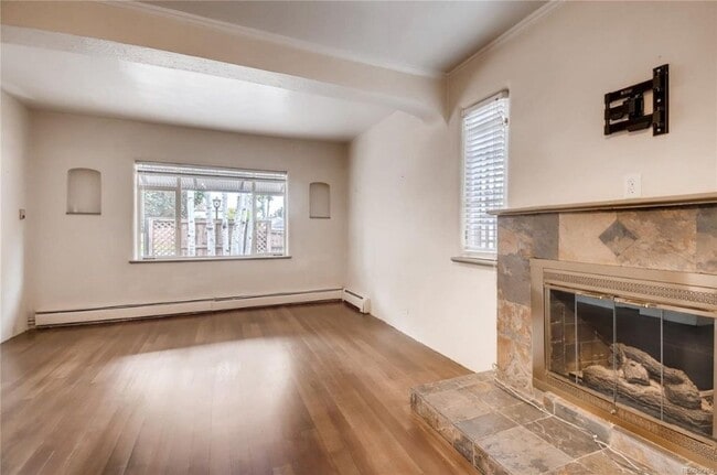 3825 E 2nd Ave in Denver, CO - Foto de edificio - Building Photo