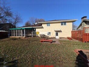 301 E McArthur St in Appleton, WI - Foto de edificio - Building Photo