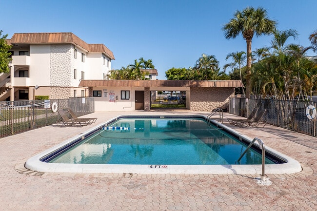 Banyan Club in Pompano Beach, FL - Building Photo - Building Photo