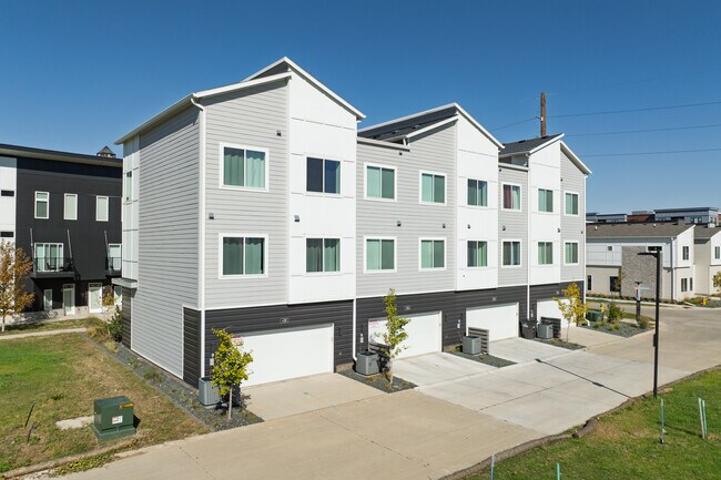 Gray's Station in Des Moines, IA - Building Photo - Building Photo