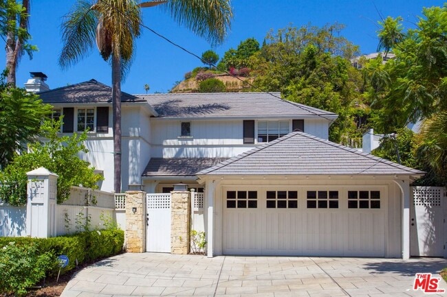 property at 1515 N Doheny Dr