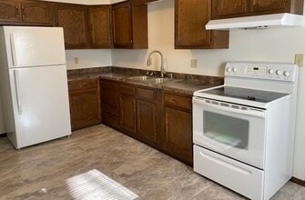 1212 Elm Hills Blvd in Sedalia, MO - Building Photo - Building Photo