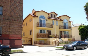 810 S Gramercy Pl in Los Angeles, CA - Foto de edificio - Building Photo