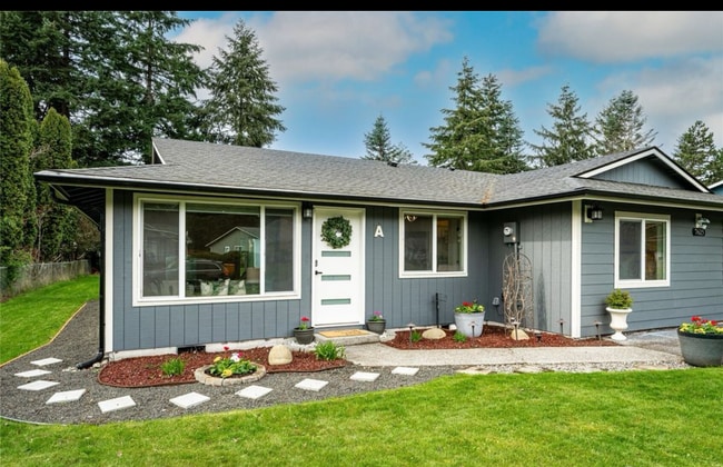 property at 7625 Stable Ct SE