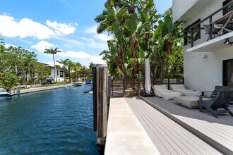 3560 W Fairview St in Miami, FL - Building Photo - Building Photo