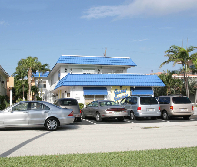 Sunny Shores Apartments in Fort Lauderdale, FL - Foto de edificio - Building Photo