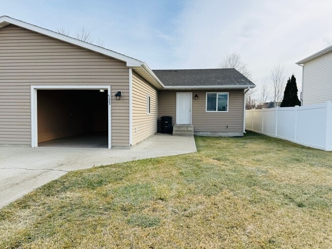 property at 523 Yellowstone Ave