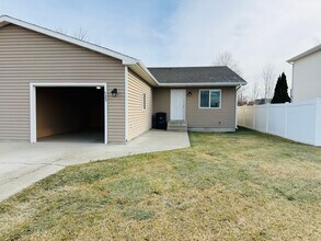 523 Yellowstone Ave in Laurel, MT - Building Photo - Building Photo