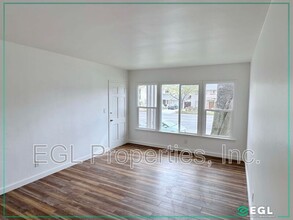 2807 Victory Blvd in Burbank, CA - Building Photo - Building Photo