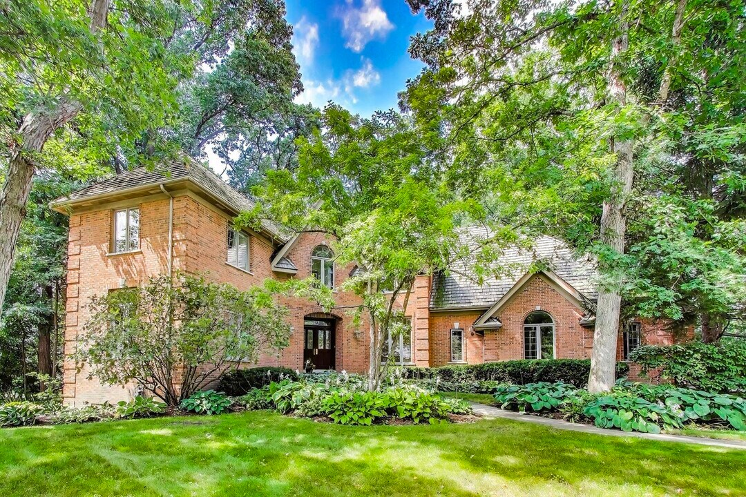 1620 Timber Woods Ln in Libertyville, IL - Building Photo