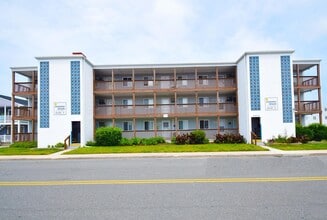 424 Lark Ln, Unit 201E in Ocean City, MD - Building Photo - Building Photo