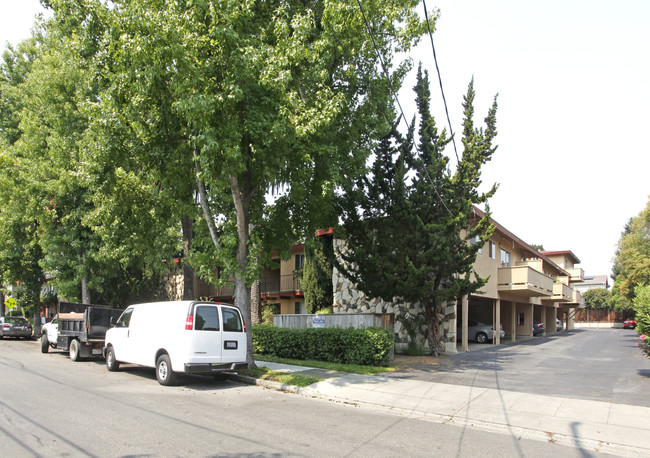 Mariposa Apartments in Mountain View, CA - Building Photo - Building Photo