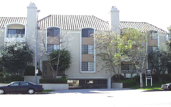 2659 S Barrington Ave in Los Angeles, CA - Building Photo