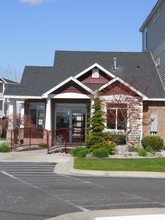 Hilby Station in Spokane, WA - Foto de edificio - Building Photo