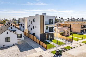 2424 S West View St in Los Angeles, CA - Foto de edificio - Building Photo