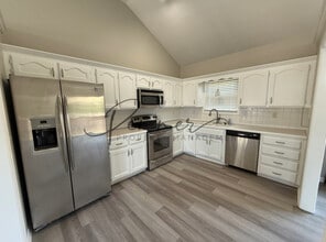 308 NE Topaz Dr in Lee's Summit, MO - Building Photo - Building Photo