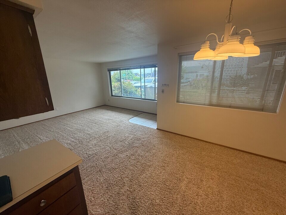 204 W 4th St in Port Angeles, WA - Building Photo