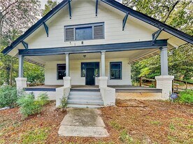 2390 Cross St NW in Atlanta, GA - Building Photo