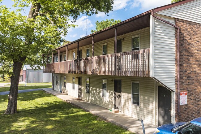 McDaniel Street Apartments in Springfield, MO - Building Photo - Building Photo