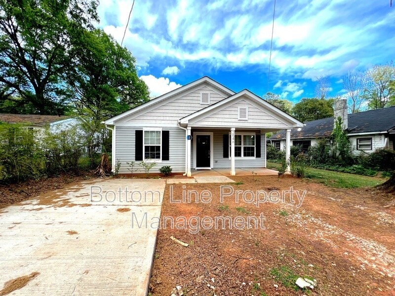 2546 Hemphill St in Charlotte, NC - Building Photo
