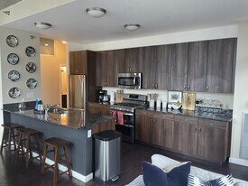 235 W Van Buren St, Unit 2501 in Chicago, IL - Building Photo