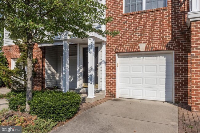 13105 Marcey Creek Rd in Herndon, VA - Building Photo - Building Photo
