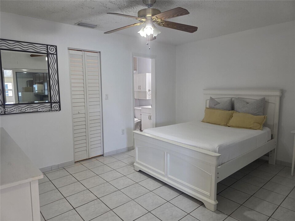 13226 NW 5th Terrace in Miami, FL - Building Photo