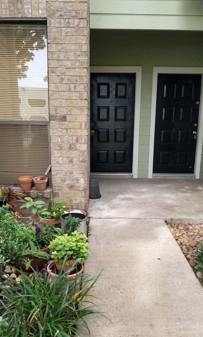 6602 Harbor Town Dr in Houston, TX - Building Photo - Building Photo