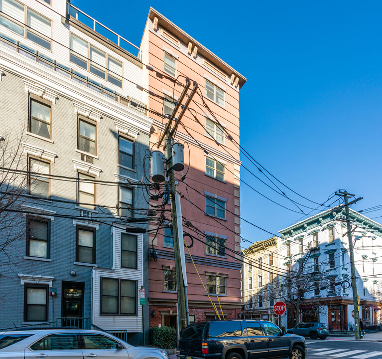 84 Bloomfield St in Hoboken, NJ - Building Photo