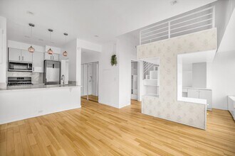 150-156 W 56th St in New York, NY - Building Photo - Building Photo