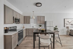 446 Waterman Ave in East Providence, RI - Building Photo