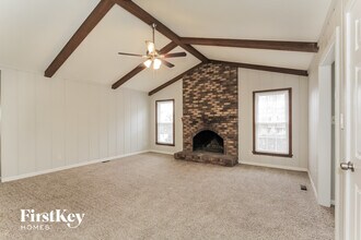 11106 5 Cedars Rd, Unit 203 in Charlotte, NC - Foto de edificio - Building Photo