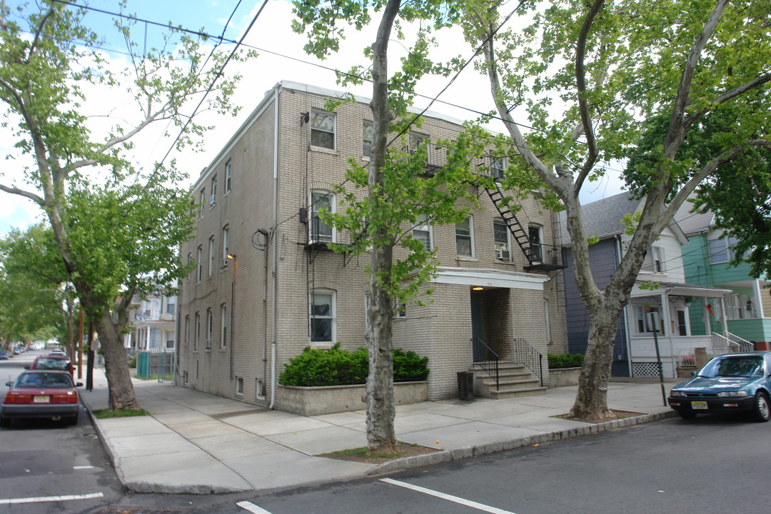 194 Patterson St in Perth Amboy, NJ - Building Photo