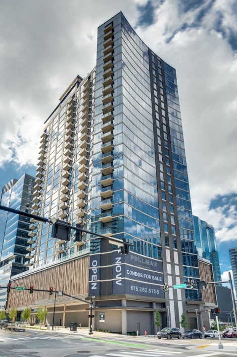 1212 Demonbreun St, Unit 1210 in Nashville, TN - Foto de edificio