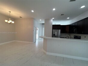 1975 NW 100th Way in Pembroke Pines, FL - Building Photo - Building Photo