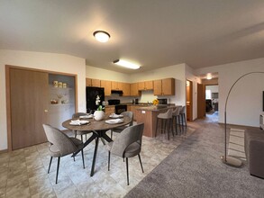 River Trail Estates in Weston, WI - Foto de edificio - Interior Photo