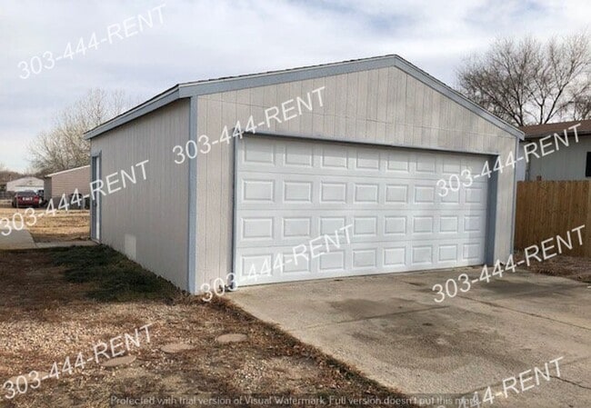 108 Beach Dr in Log Lane Village, CO - Foto de edificio - Building Photo