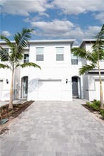 1859 Tarni Way in Sewalls Point, FL - Foto de edificio - Building Photo