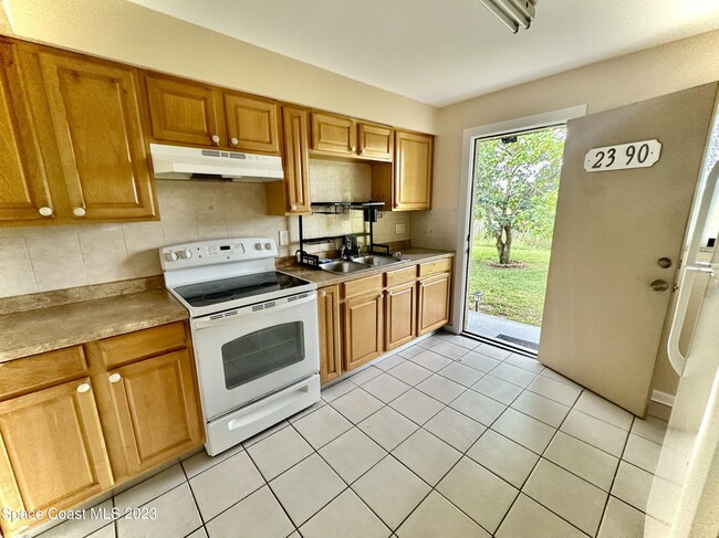 2390 N Tropical Trail in Merritt Island, FL - Building Photo - Building Photo